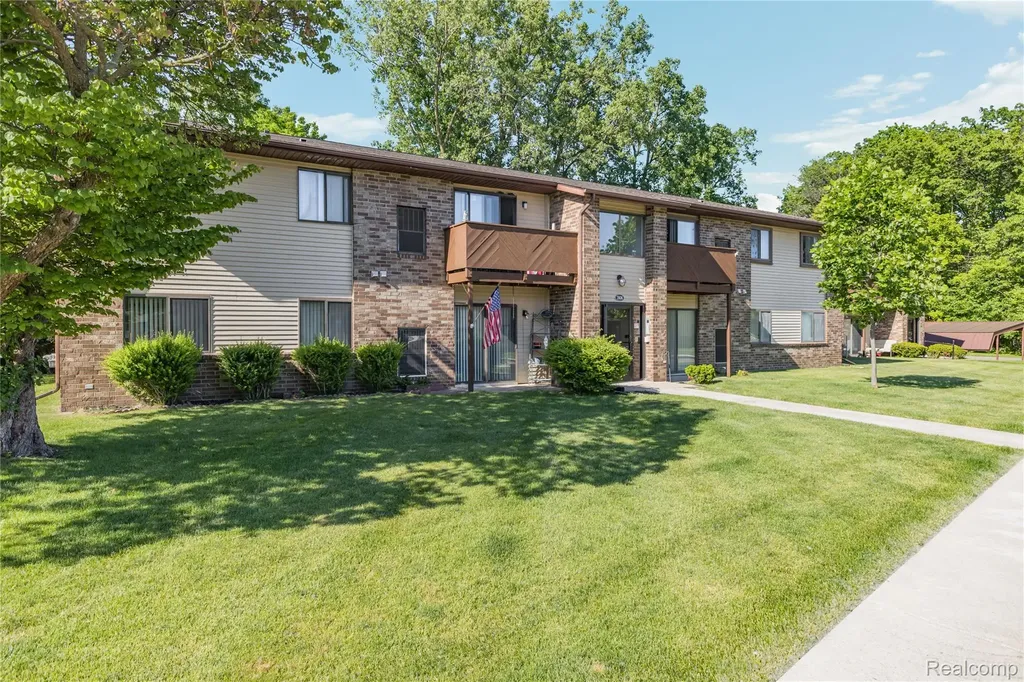 7806 Manor Circle Westland City MI 48185