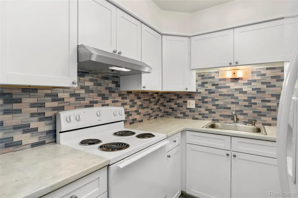 7806 Manor Circle Westland City MI 48185