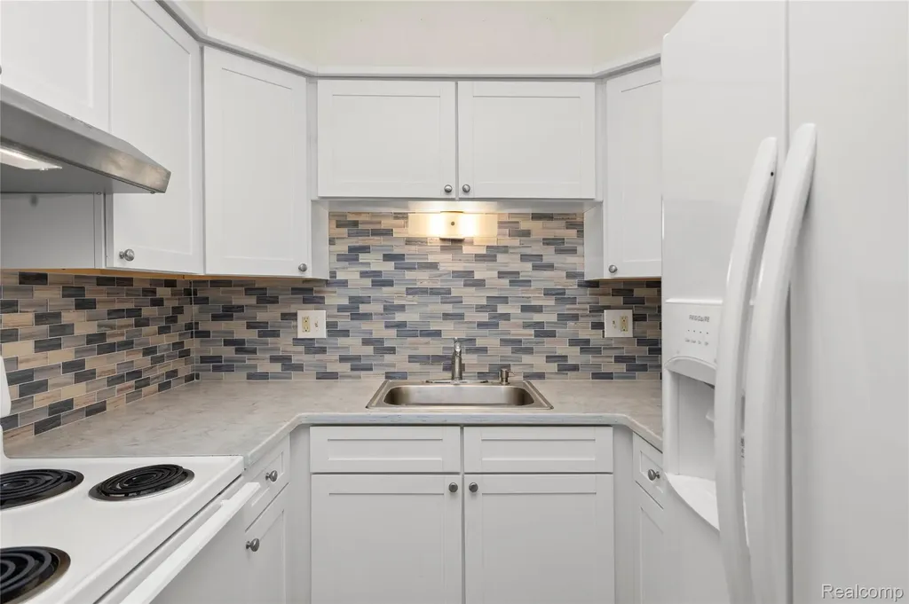 7806 Manor Circle Westland City MI 48185