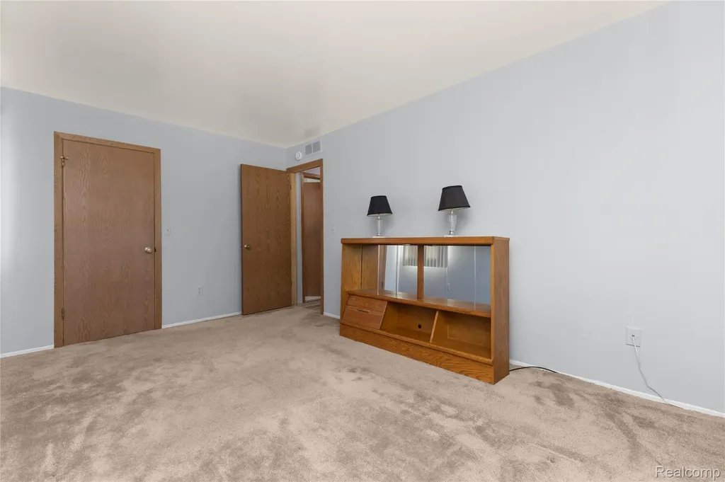 7806 Manor Circle Westland City MI 48185