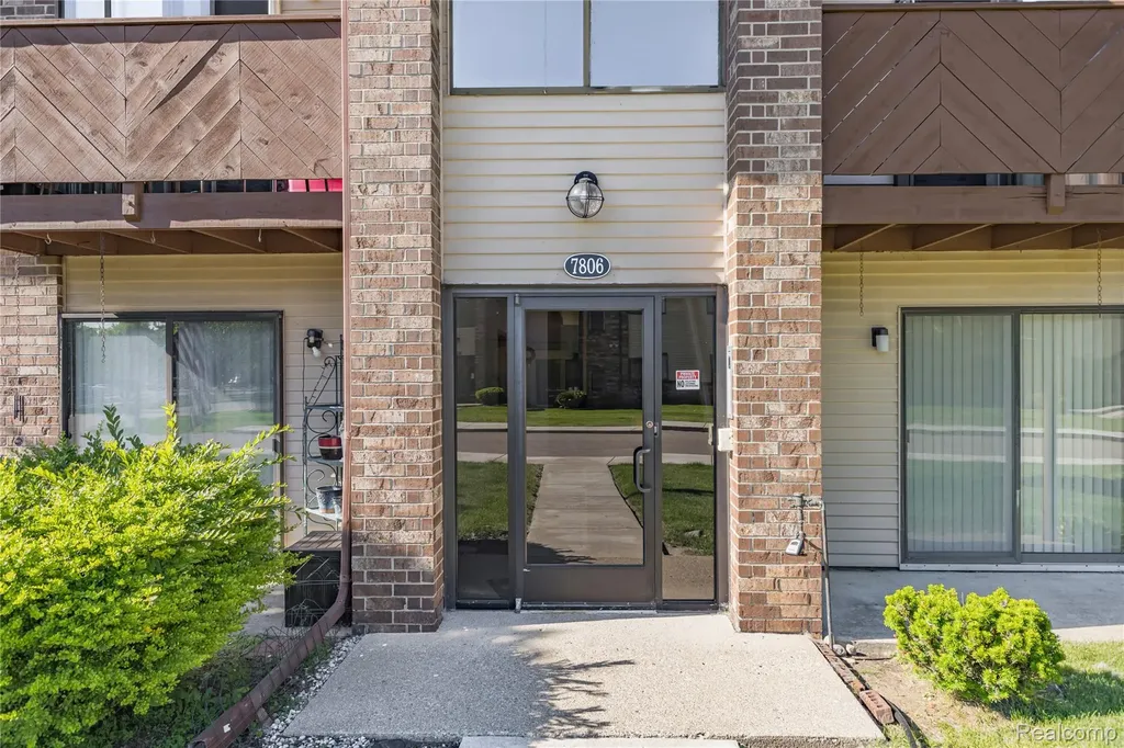 7806 Manor Circle Westland City MI 48185