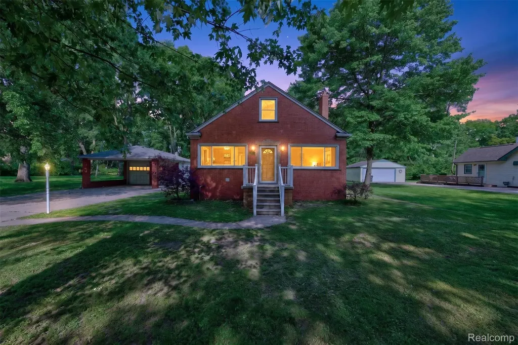 11115 Mckinley Street Taylor City MI 48180
