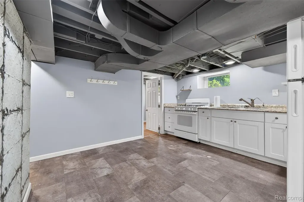 11115 Mckinley Street Taylor City MI 48180