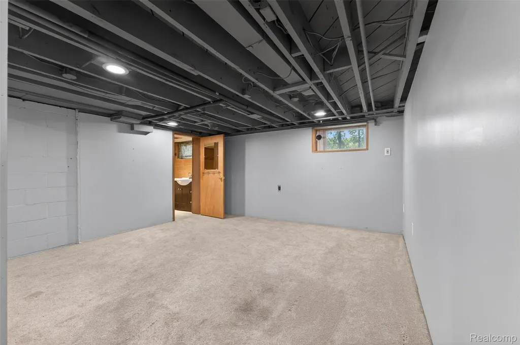 11115 Mckinley Street Taylor City MI 48180