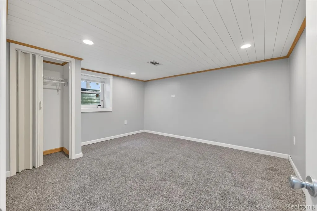 11115 Mckinley Street Taylor City MI 48180