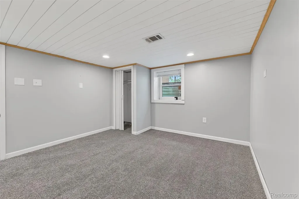 11115 Mckinley Street Taylor City MI 48180