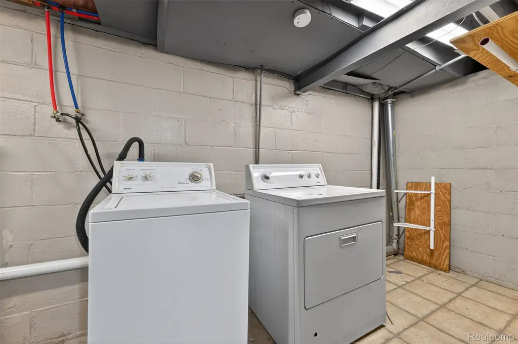 11115 Mckinley Street Taylor City MI 48180