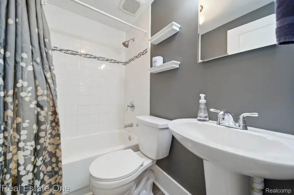 519 Franklin Street Brighton City MI 48116