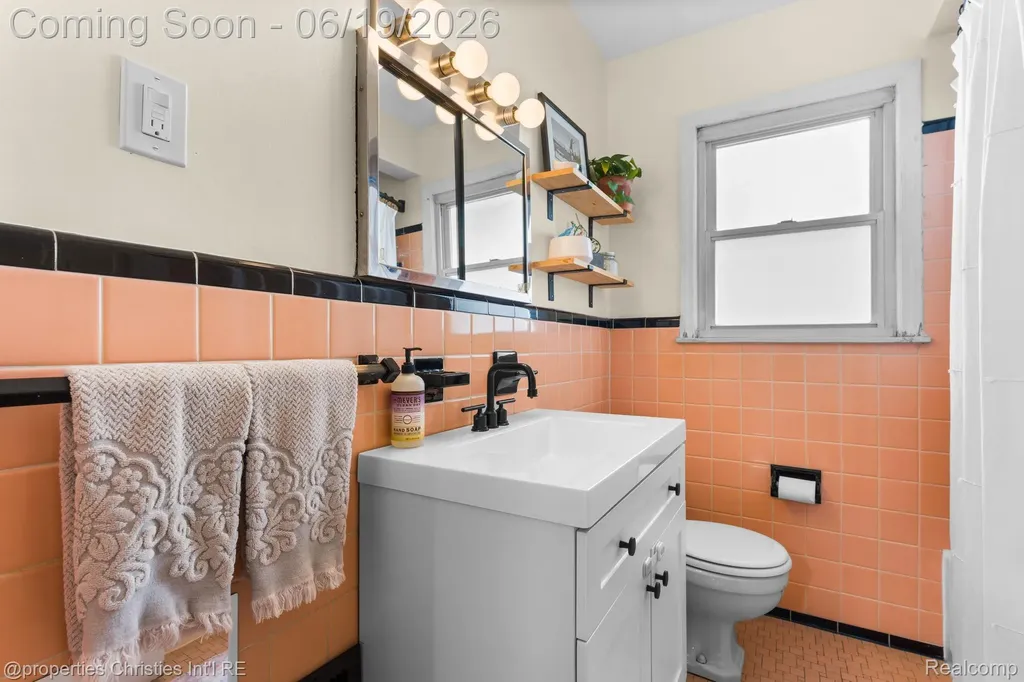 1921 E 4th Street Royal Oak City MI 48067