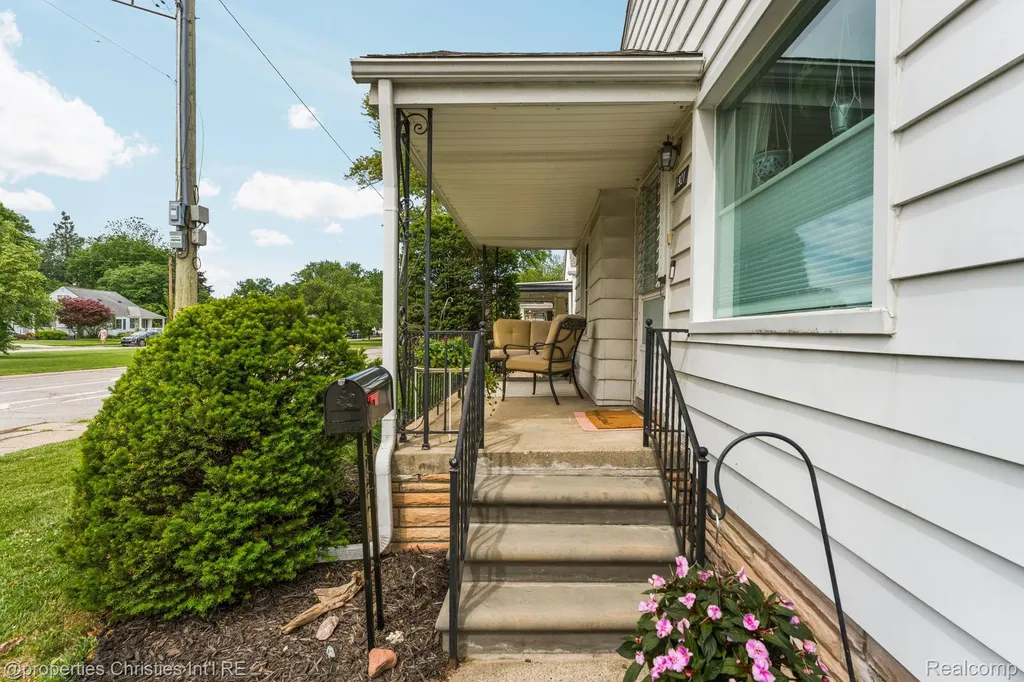 1921 E 4th Street Royal Oak City MI 48067
