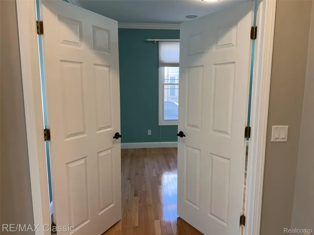 47272 Woodlong Drive Canton Charter Township MI 48187