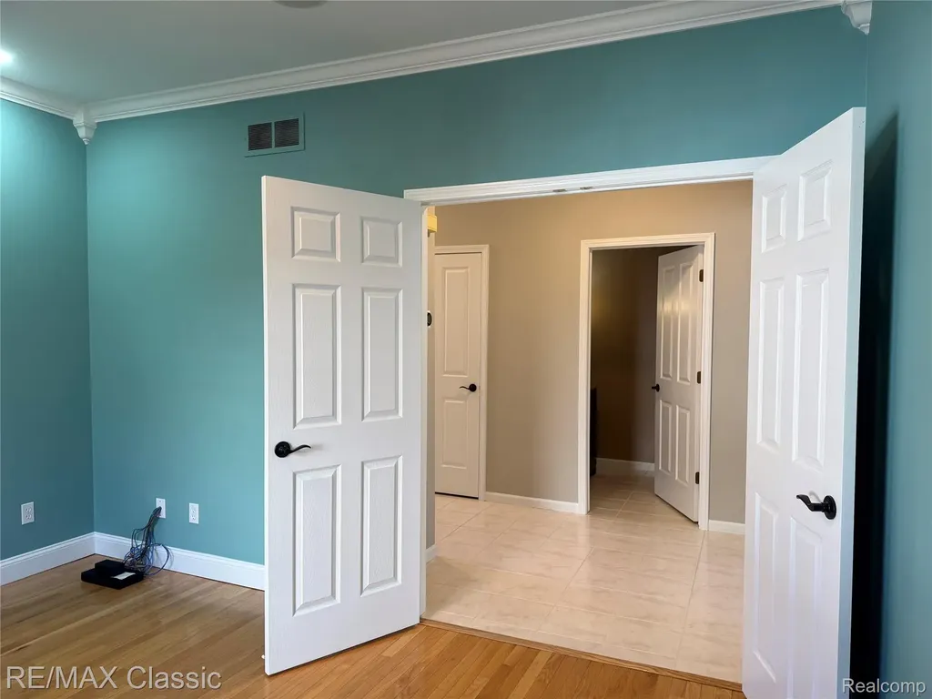 47272 Woodlong Drive Canton Charter Township MI 48187