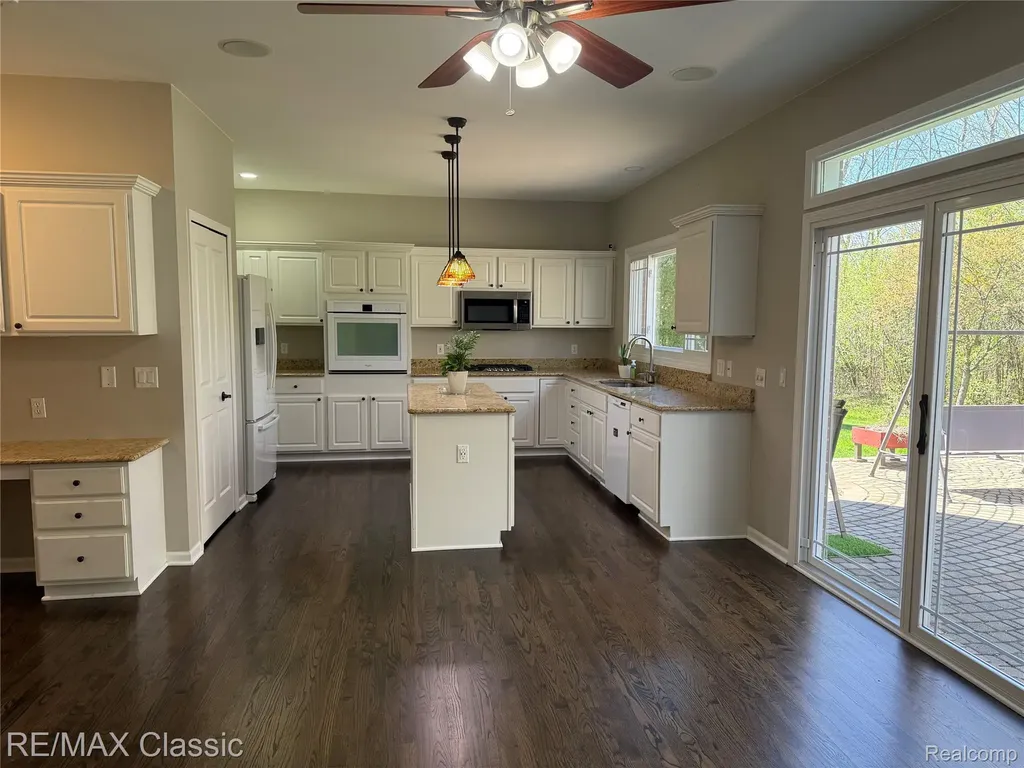 47272 Woodlong Drive Canton Charter Township MI 48187