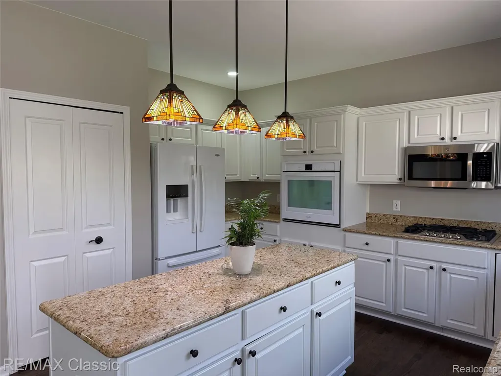 47272 Woodlong Drive Canton Charter Township MI 48187