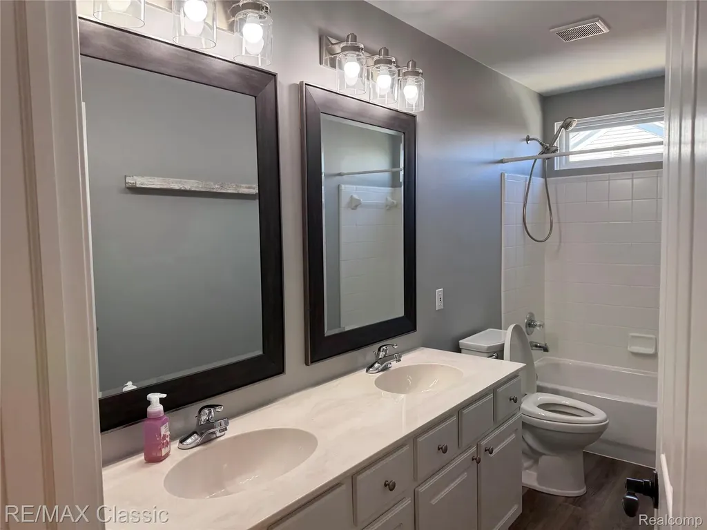 47272 Woodlong Drive Canton Charter Township MI 48187