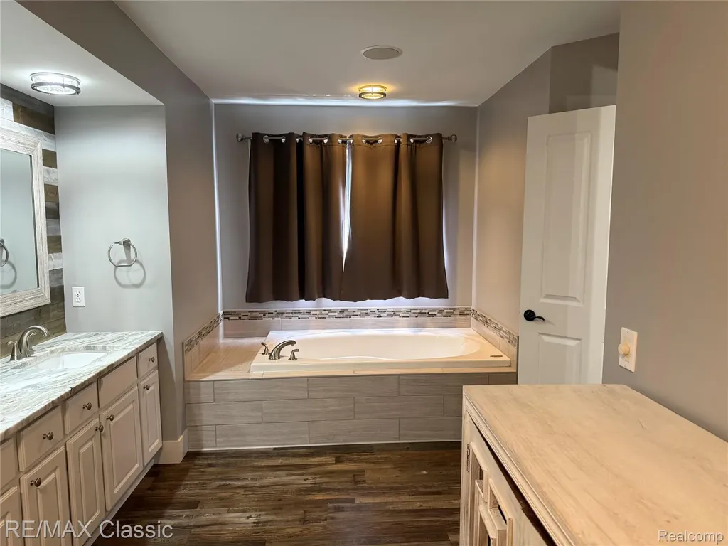 47272 Woodlong Drive Canton Charter Township MI 48187