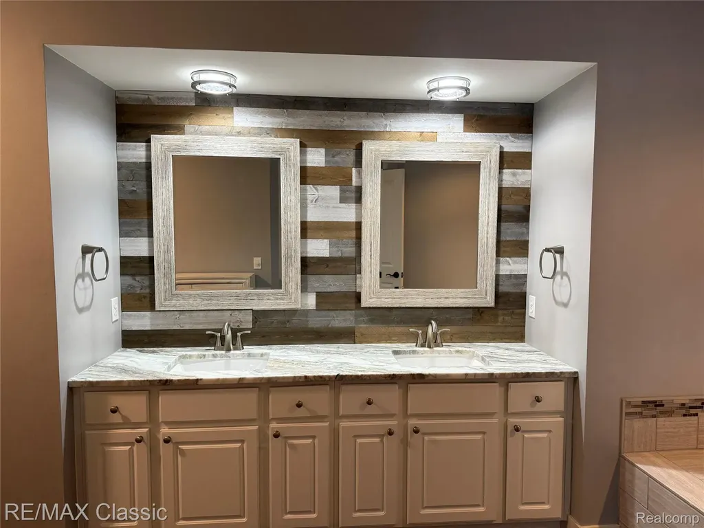 47272 Woodlong Drive Canton Charter Township MI 48187