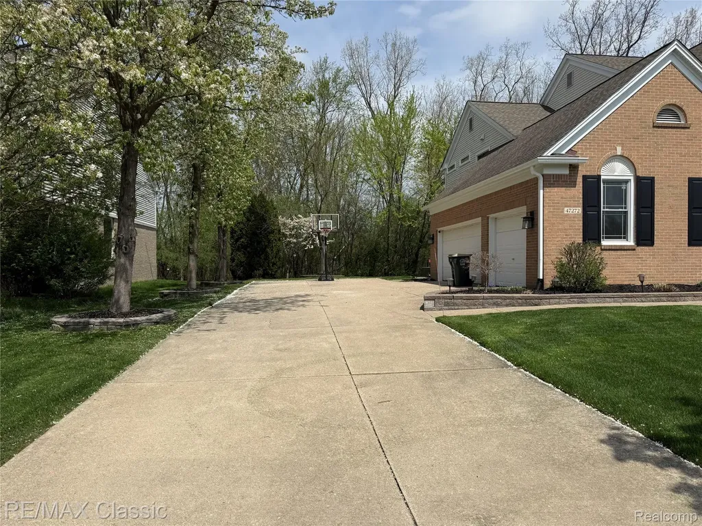 47272 Woodlong Drive Canton Charter Township MI 48187
