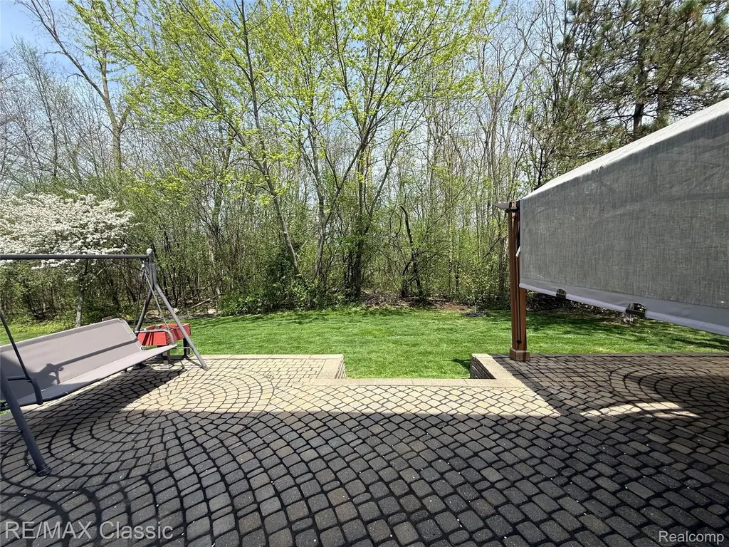 47272 Woodlong Drive Canton Charter Township MI 48187
