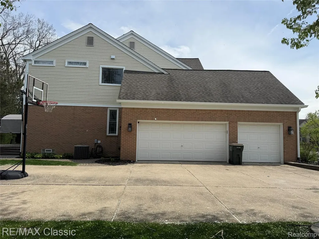 47272 Woodlong Drive Canton Charter Township MI 48187