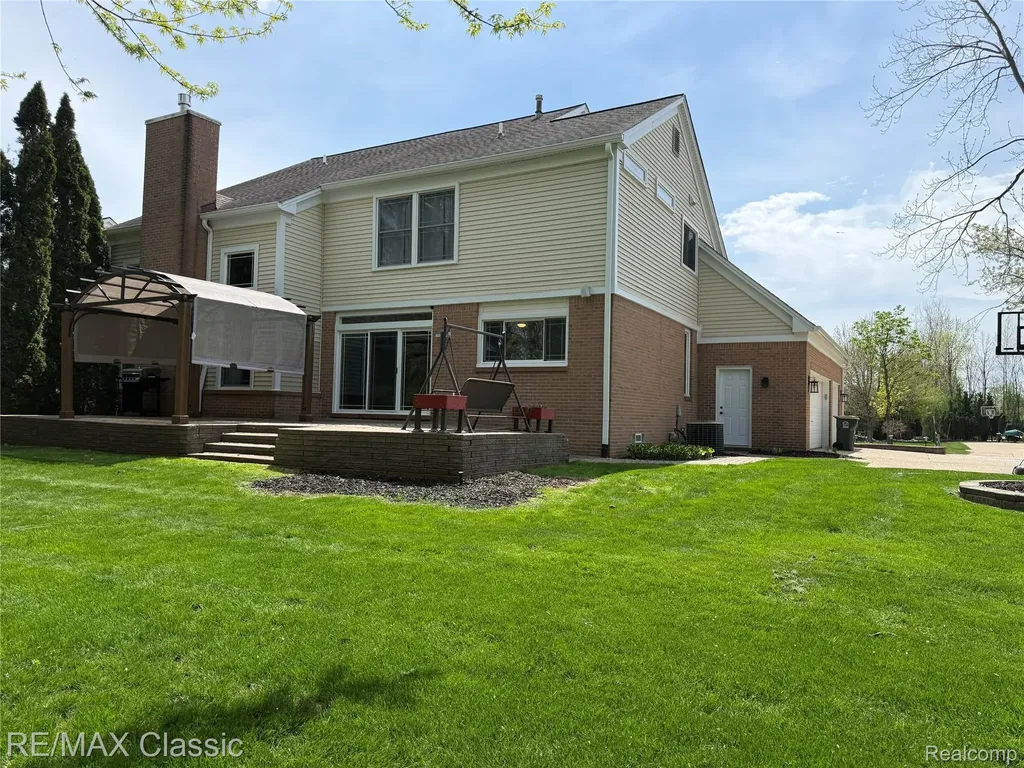 47272 Woodlong Drive Canton Charter Township MI 48187