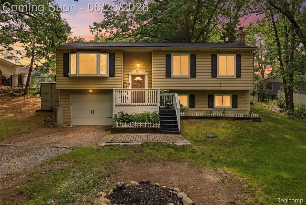 2021 Ardsley Drive Brandon Charter Township MI 48462