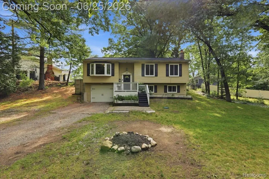 2021 Ardsley Drive Brandon Charter Township MI 48462