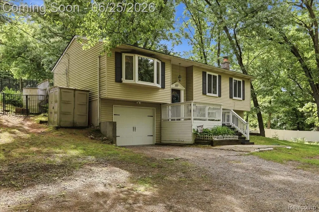 2021 Ardsley Drive Brandon Charter Township MI 48462