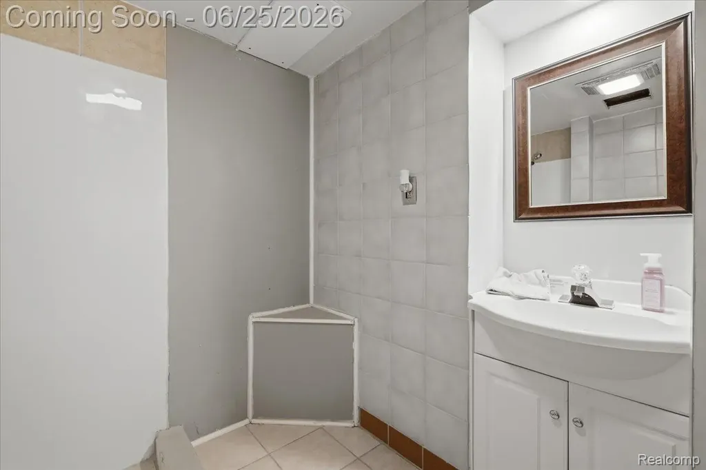 2021 Ardsley Drive Brandon Charter Township MI 48462