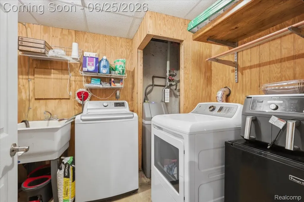 2021 Ardsley Drive Brandon Charter Township MI 48462
