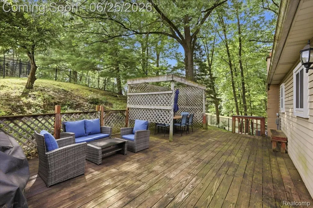 2021 Ardsley Drive Brandon Charter Township MI 48462