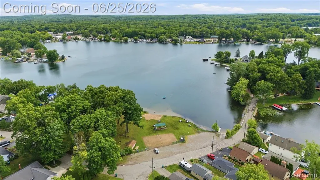 2021 Ardsley Drive Brandon Charter Township MI 48462