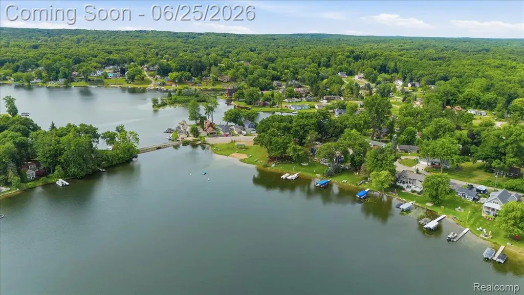 2021 Ardsley Drive Brandon Charter Township MI 48462