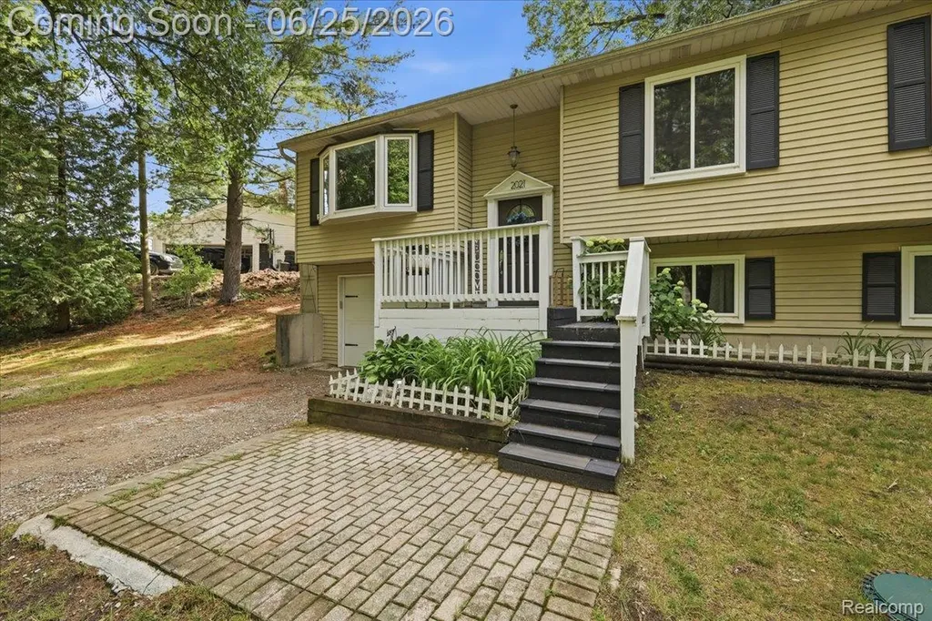 2021 Ardsley Drive Brandon Charter Township MI 48462