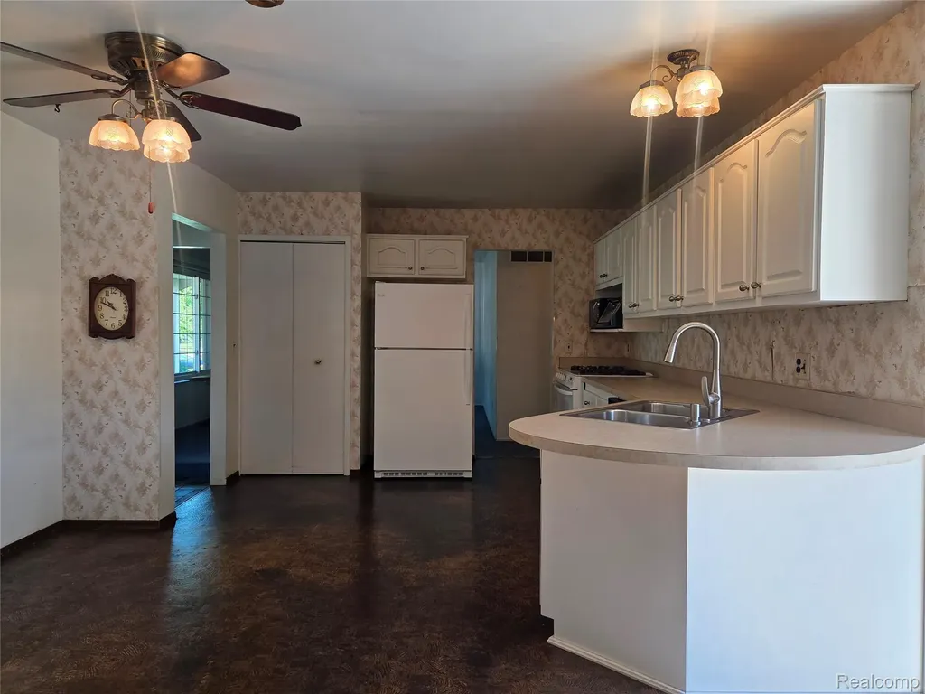 12237 Dorset Court Southgate City MI 48195