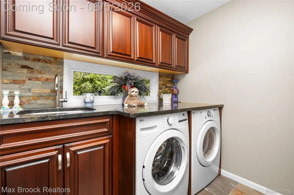 6294 Lindsay Court West Bloomfield Charter Township MI 48324