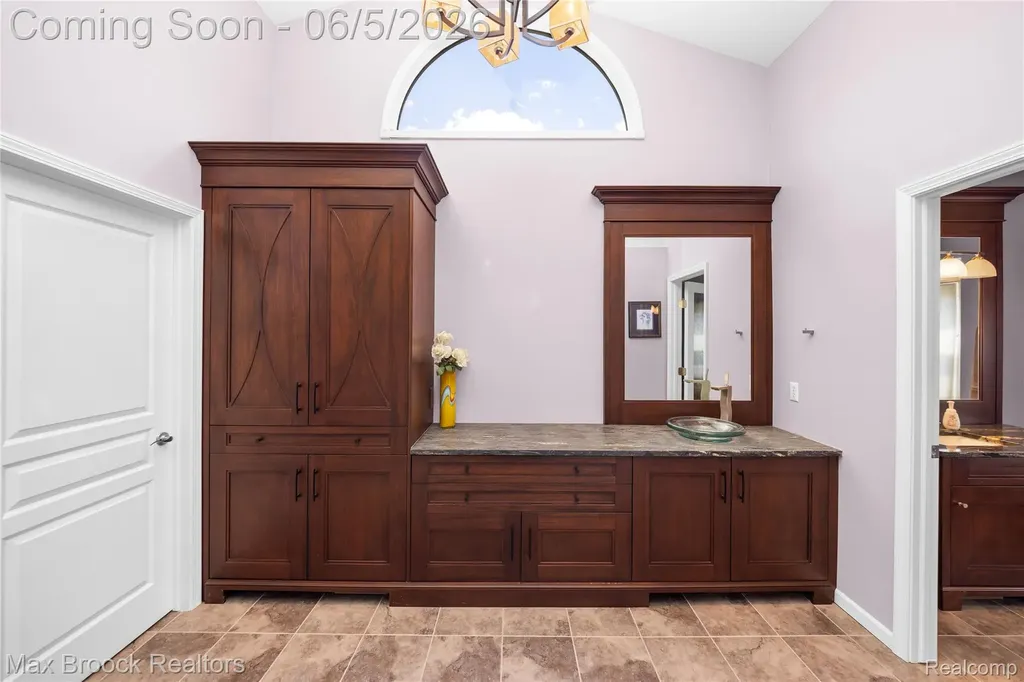 6294 Lindsay Court West Bloomfield Charter Township MI 48324