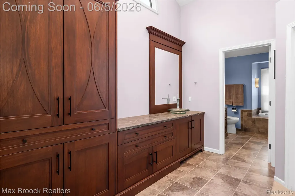 6294 Lindsay Court West Bloomfield Charter Township MI 48324