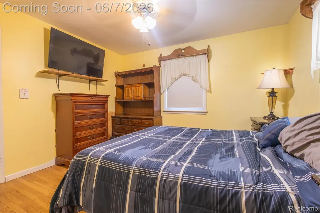 29447 Ravine Drive Livonia City MI 48152