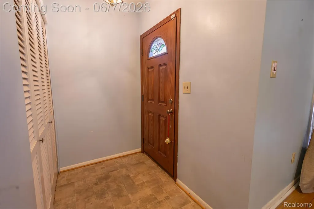 29447 Ravine Drive Livonia City MI 48152