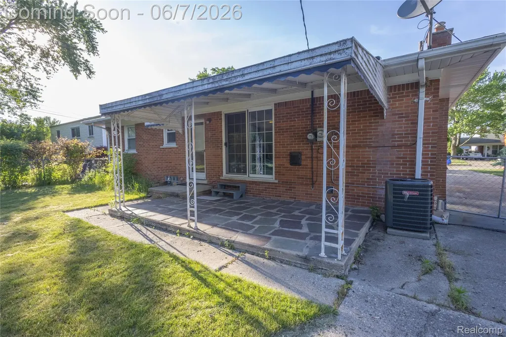29447 Ravine Drive Livonia City MI 48152