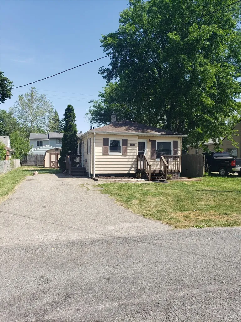 2157 Webber Avenue Burton City MI 48529