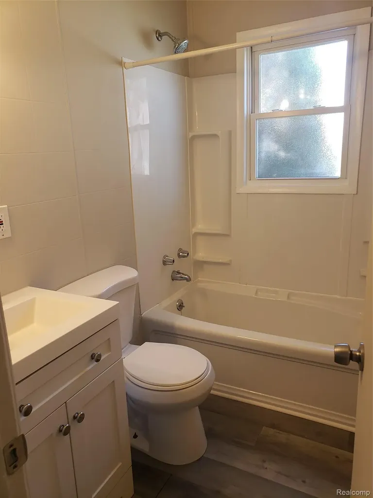 2157 Webber Avenue Burton City MI 48529