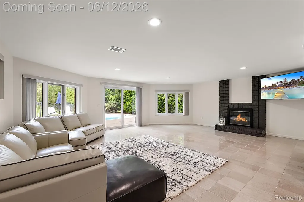 1966 Mapleridge Road Rochester Hills City MI 48309