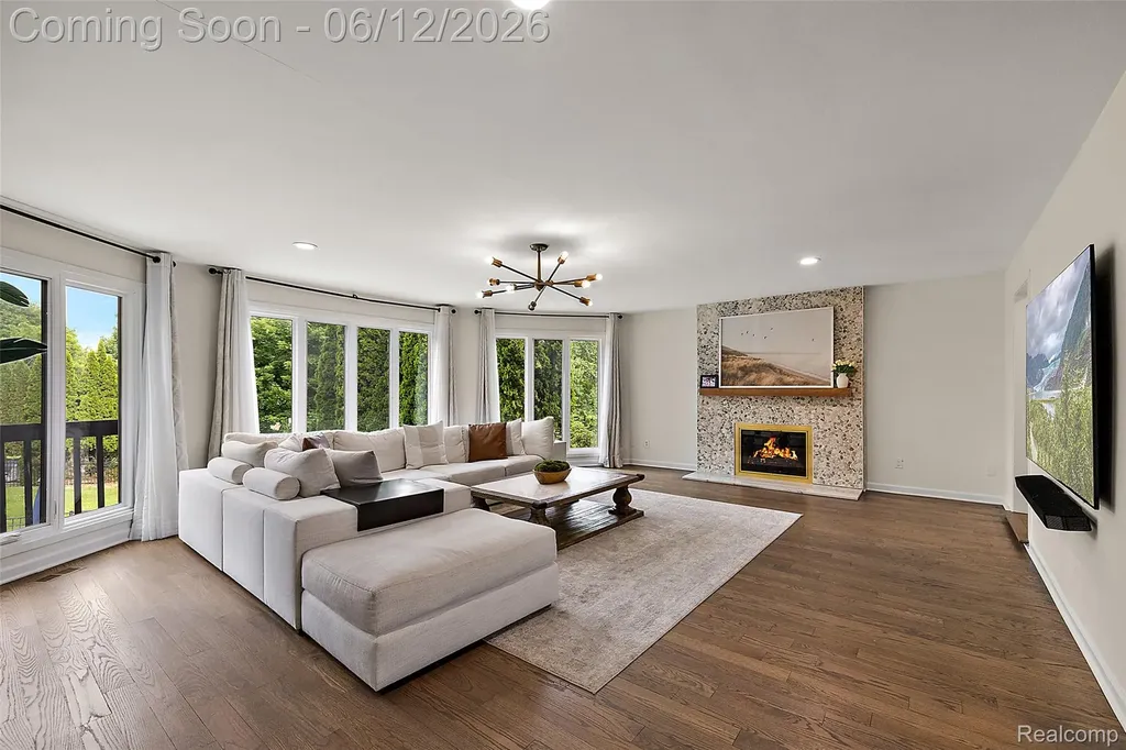 1966 Mapleridge Road Rochester Hills City MI 48309