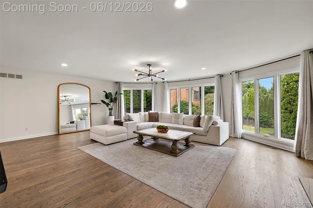 1966 Mapleridge Road Rochester Hills City MI 48309