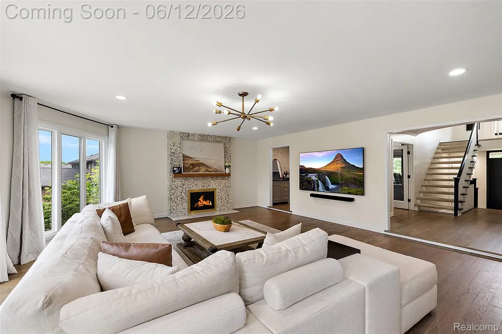 1966 Mapleridge Road Rochester Hills City MI 48309