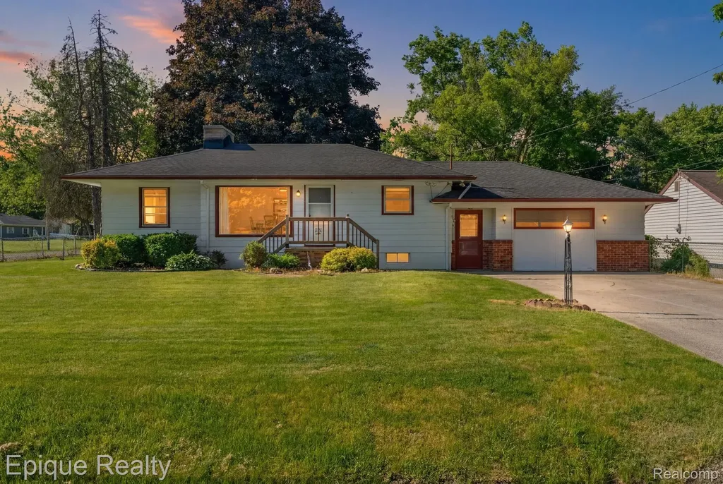2324 Edwards Street Grand Blanc Charter Township MI 48439