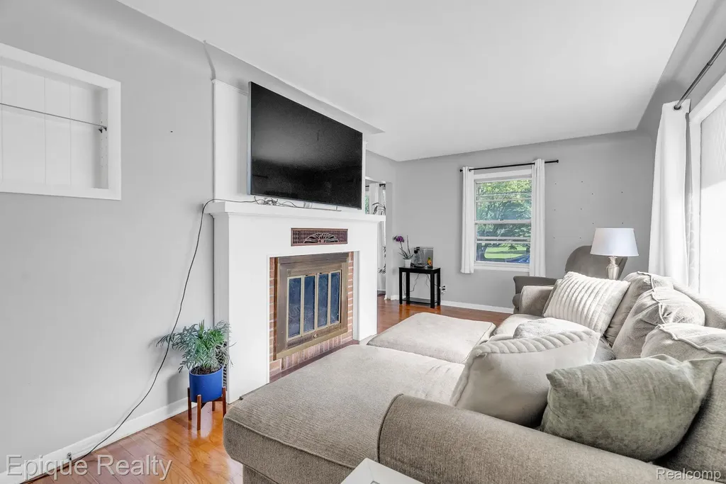 2324 Edwards Street Grand Blanc Charter Township MI 48439