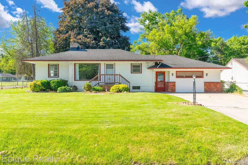 2324 Edwards Street Grand Blanc Charter Township MI 48439